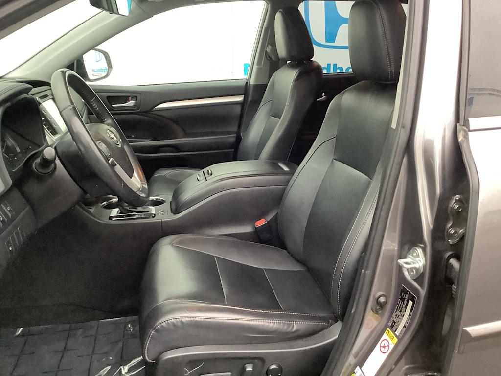 Thumbnail: 2019 Toyota Highlander - 11