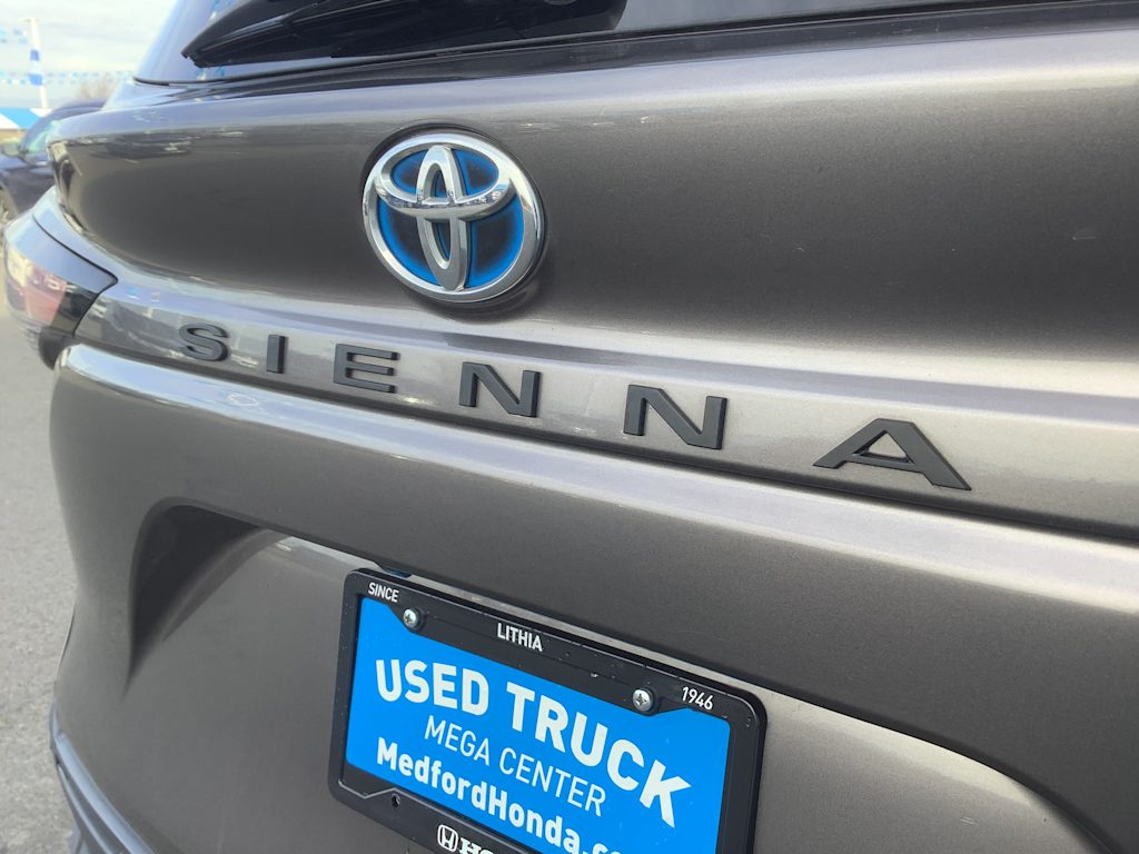 Thumbnail: 2021 Toyota Sienna - 7