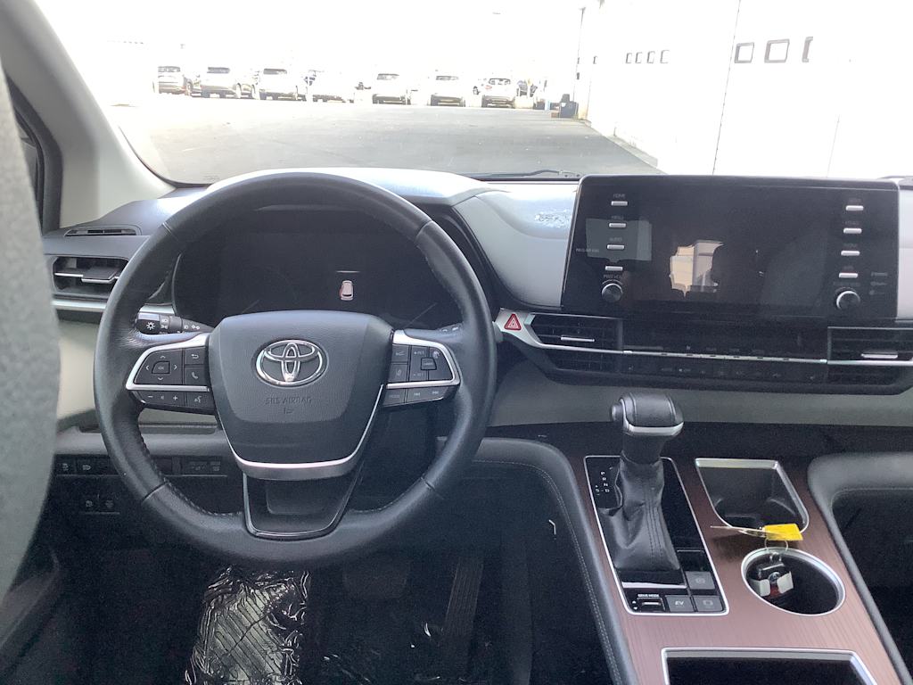 Thumbnail: 2021 Toyota Sienna - 10