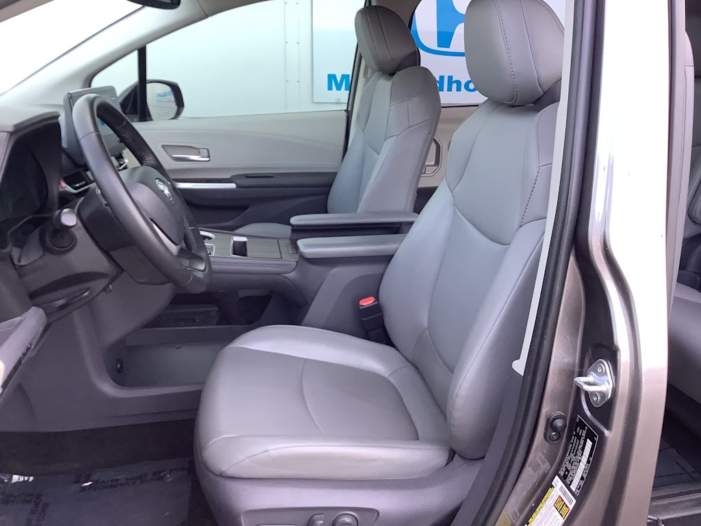 Thumbnail: 2021 Toyota Sienna - 11