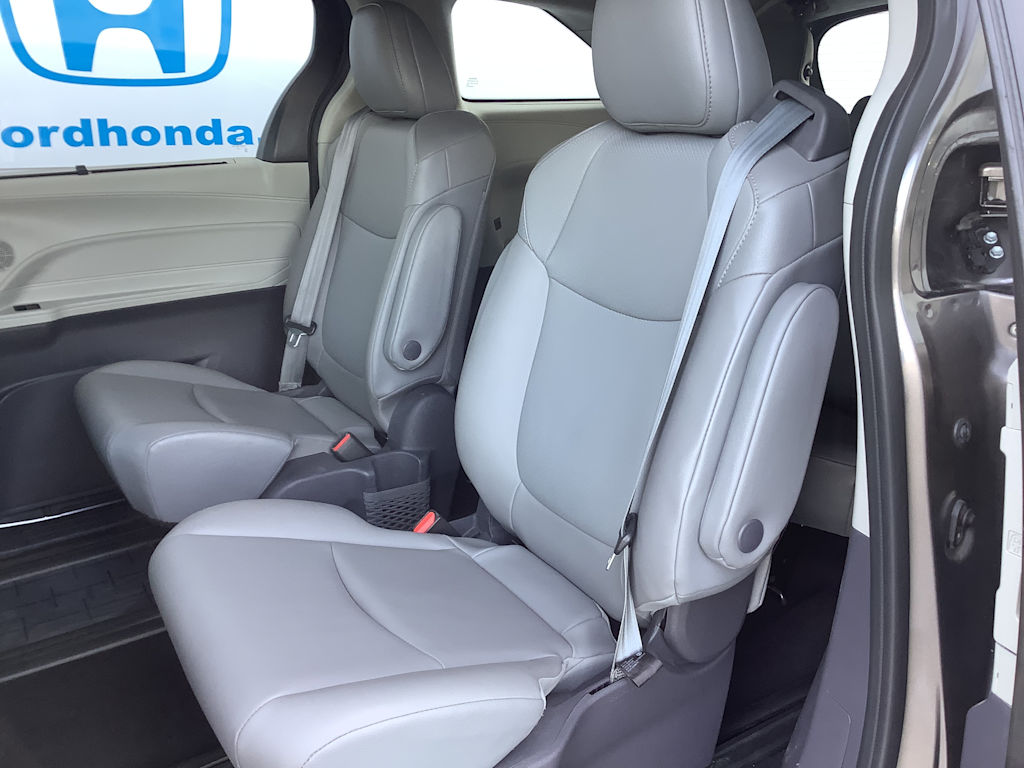 Thumbnail: 2021 Toyota Sienna - 19
