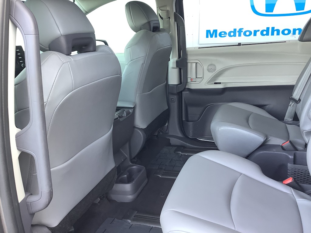 Thumbnail: 2021 Toyota Sienna - 13