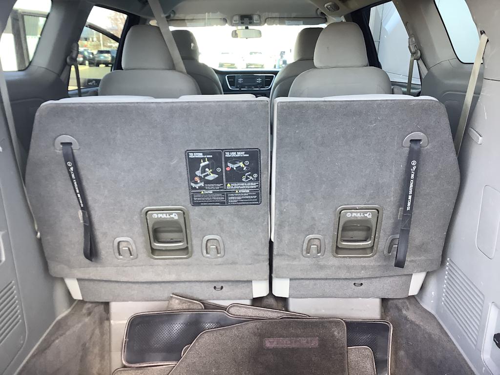 Thumbnail: 2017 Kia Sedona - 21