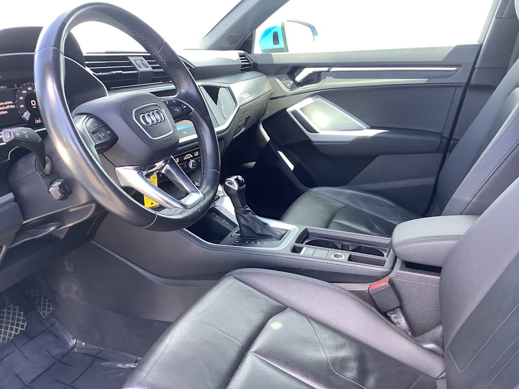 Thumbnail: 2022 Audi Q3 - 2