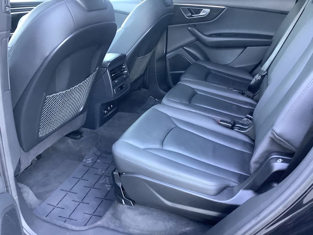 Thumbnail: 2021 Audi Q7 - 12