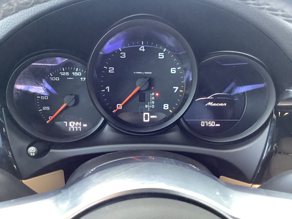 Thumbnail: 2018 Porsche Macan - 18