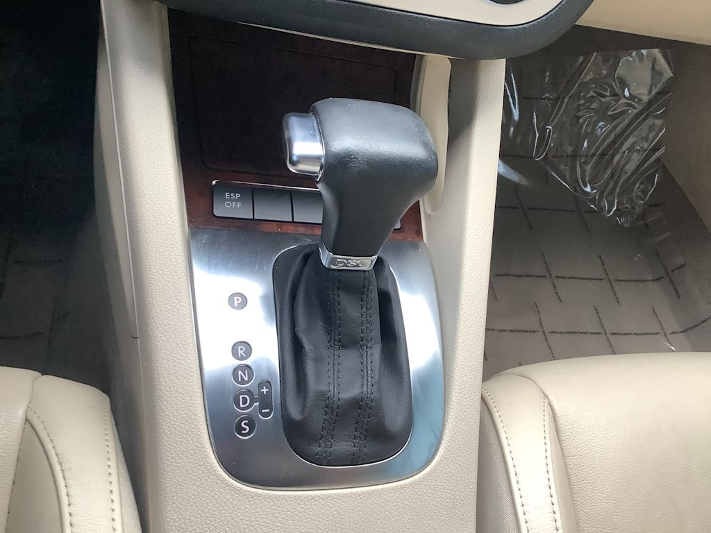 Thumbnail: 2009 Volkswagen Eos - 14
