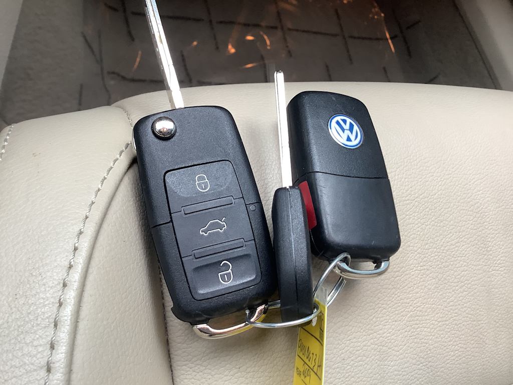 Thumbnail: 2009 Volkswagen Eos - 17
