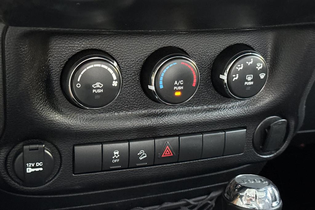 Thumbnail: 2017 Jeep Wrangler - 24