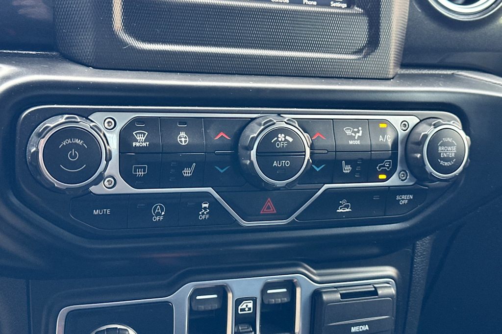 Thumbnail: 2021 Jeep Wrangler - 24