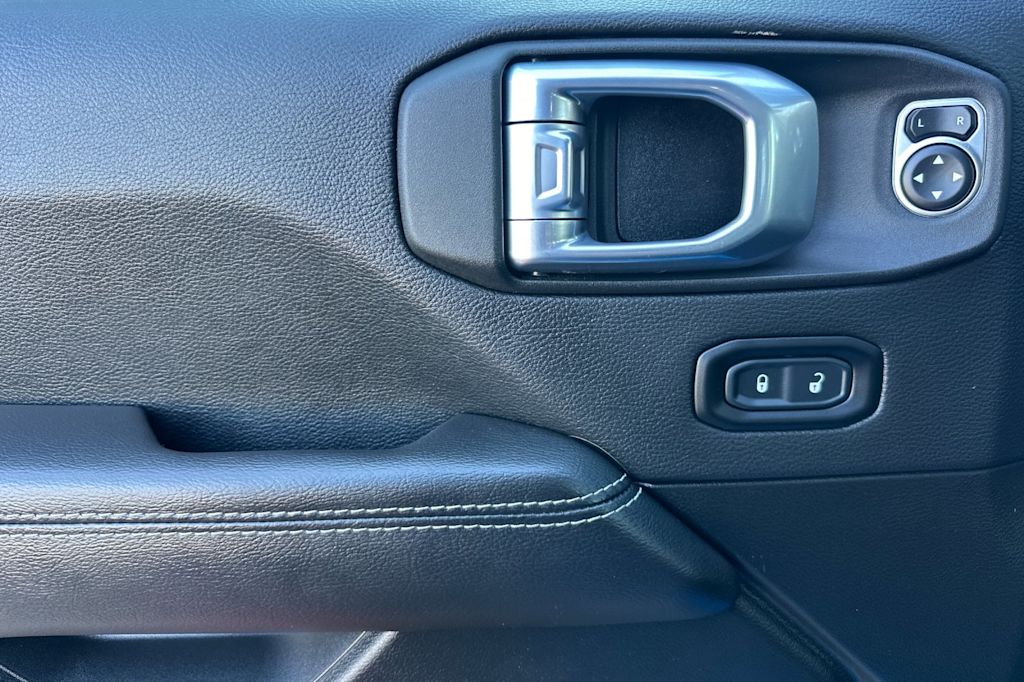 Thumbnail: 2021 Jeep Wrangler - 20