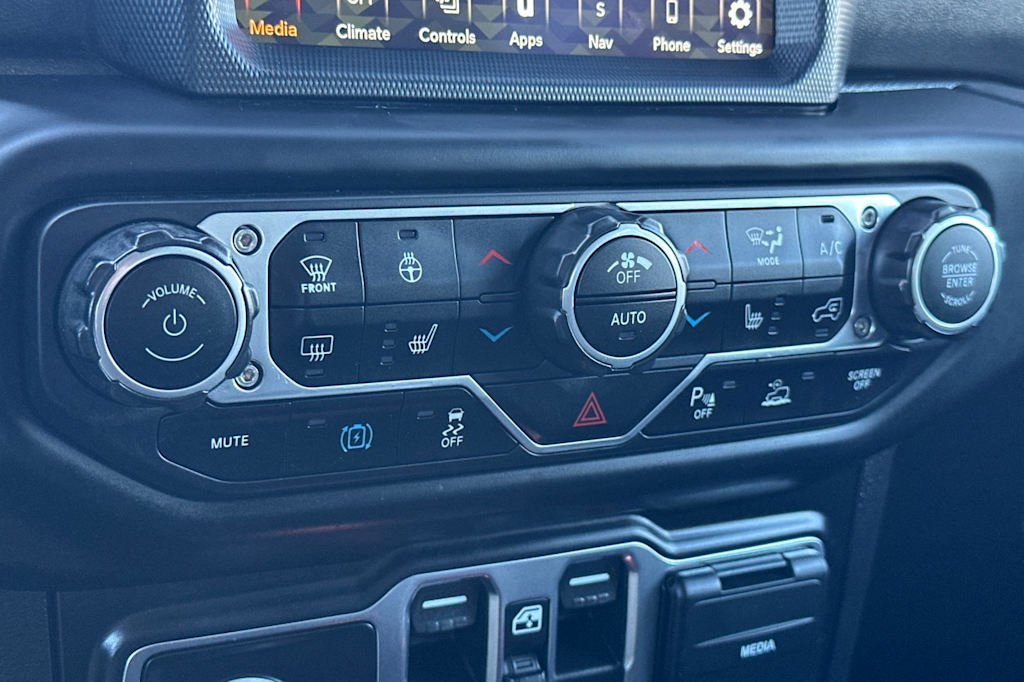 Thumbnail: 2021 Jeep Wrangler - 23