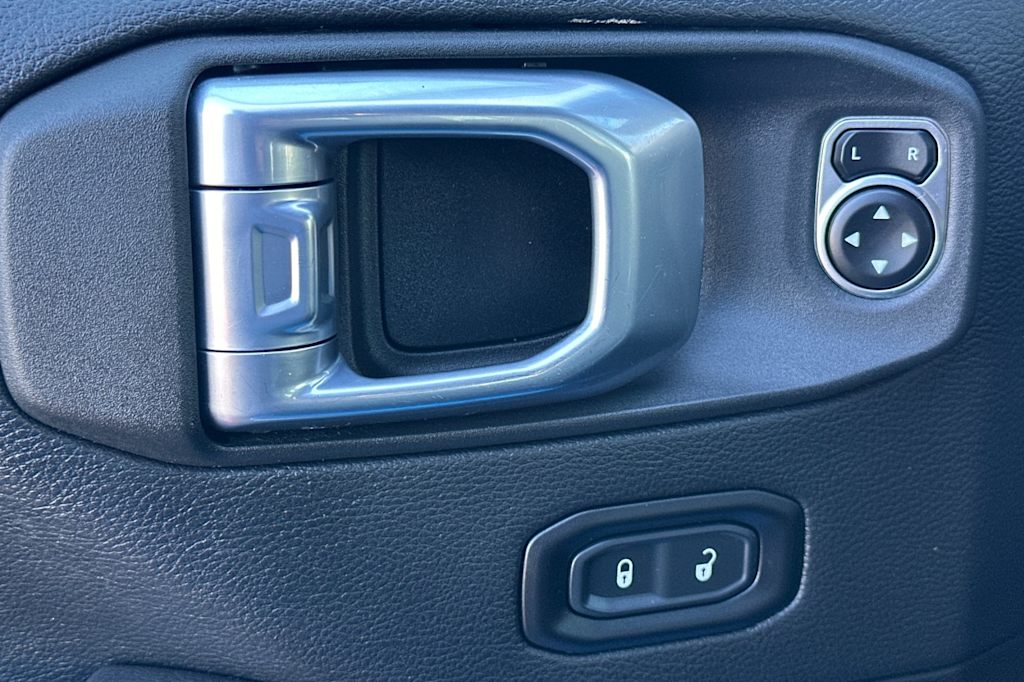 Thumbnail: 2021 Jeep Wrangler - 21