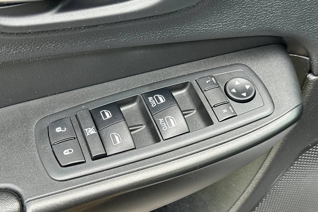 Thumbnail: 2019 Jeep Cherokee - 21