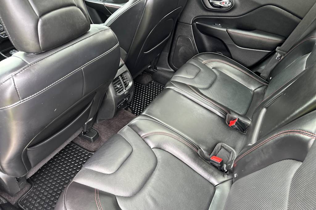 Thumbnail: 2019 Jeep Cherokee - 9