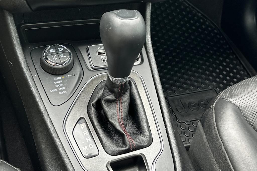 Thumbnail: 2019 Jeep Cherokee - 13