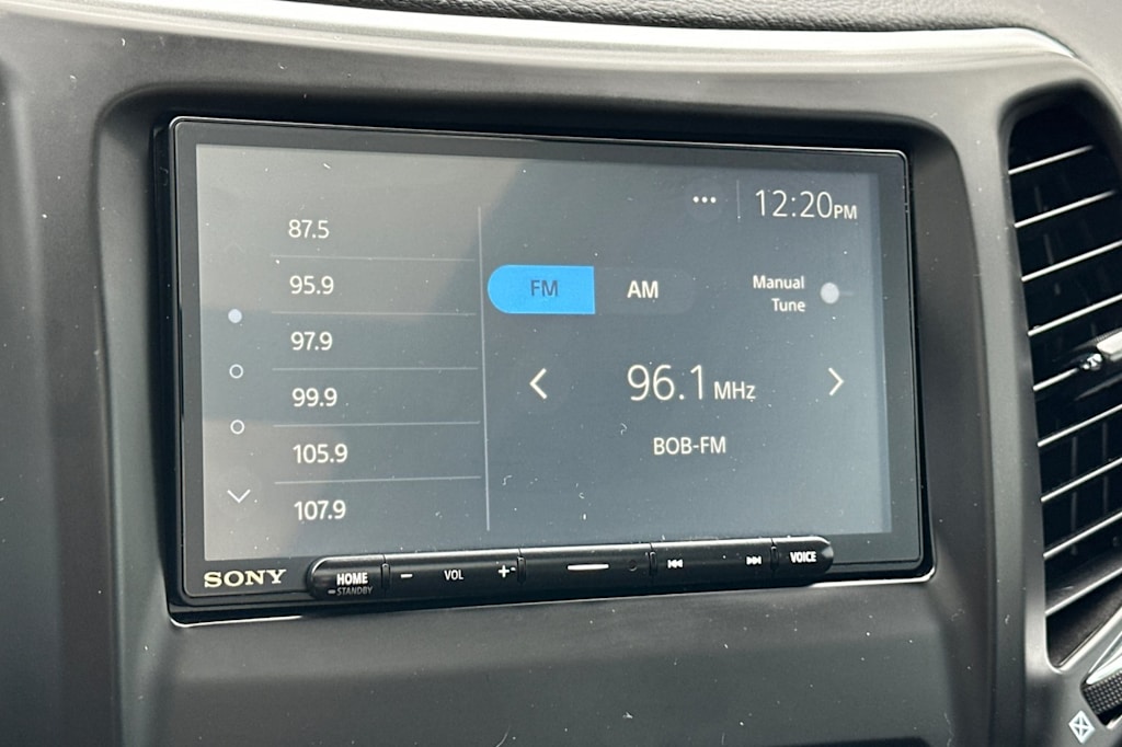 Thumbnail: 2019 Jeep Cherokee - 12