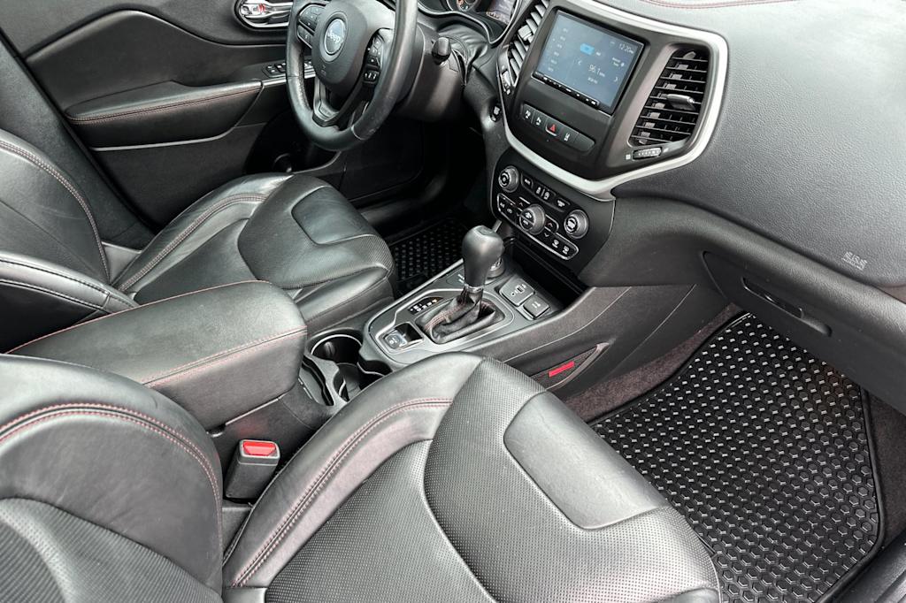 Thumbnail: 2019 Jeep Cherokee - 11