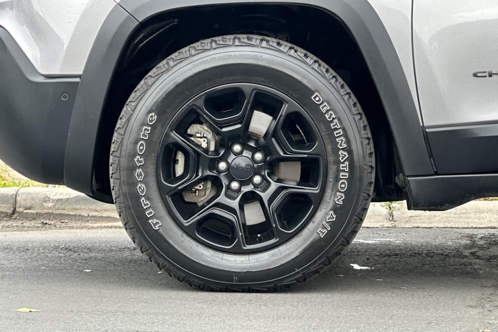 Thumbnail: 2019 Jeep Cherokee - 7