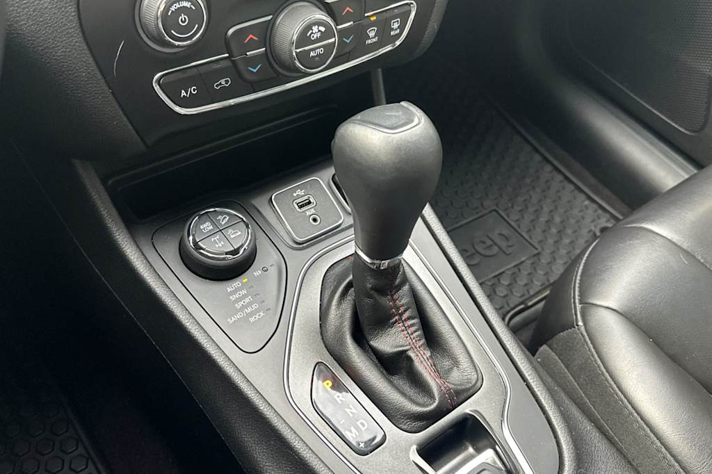 2019 Jeep Cherokee Trailhawk 12