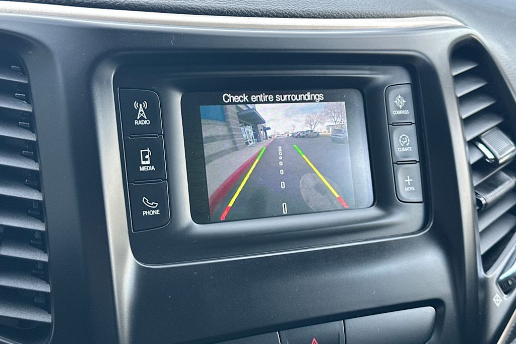 Thumbnail: 2016 Jeep Cherokee - 23