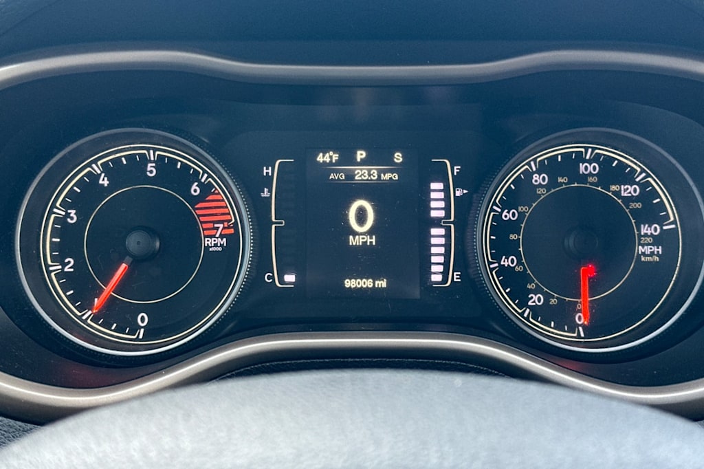 Thumbnail: 2016 Jeep Cherokee - 14