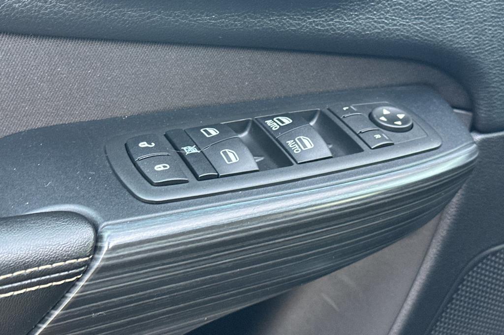 Thumbnail: 2016 Jeep Cherokee - 21