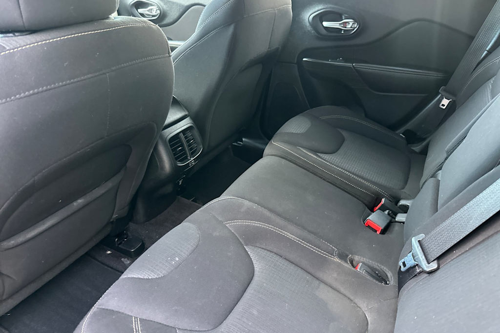 Thumbnail: 2016 Jeep Cherokee - 9