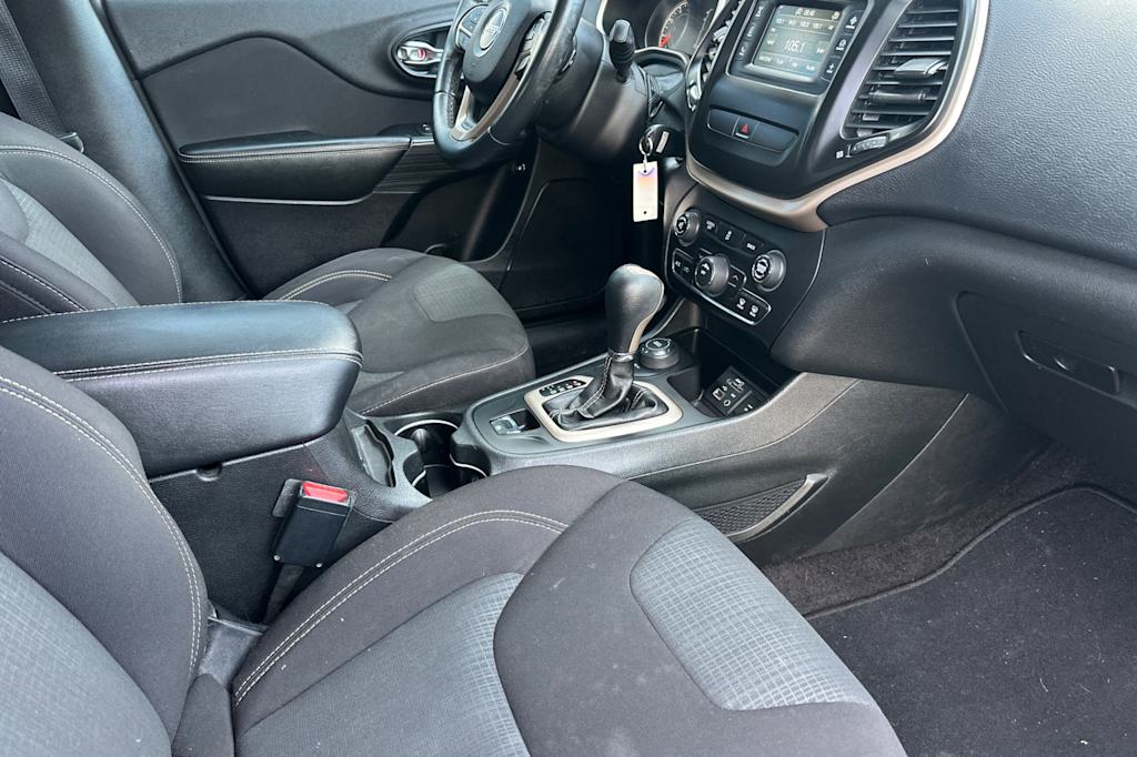 Thumbnail: 2016 Jeep Cherokee - 11