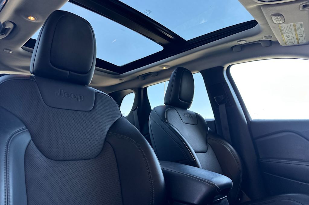Thumbnail: 2022 Jeep Cherokee - 22