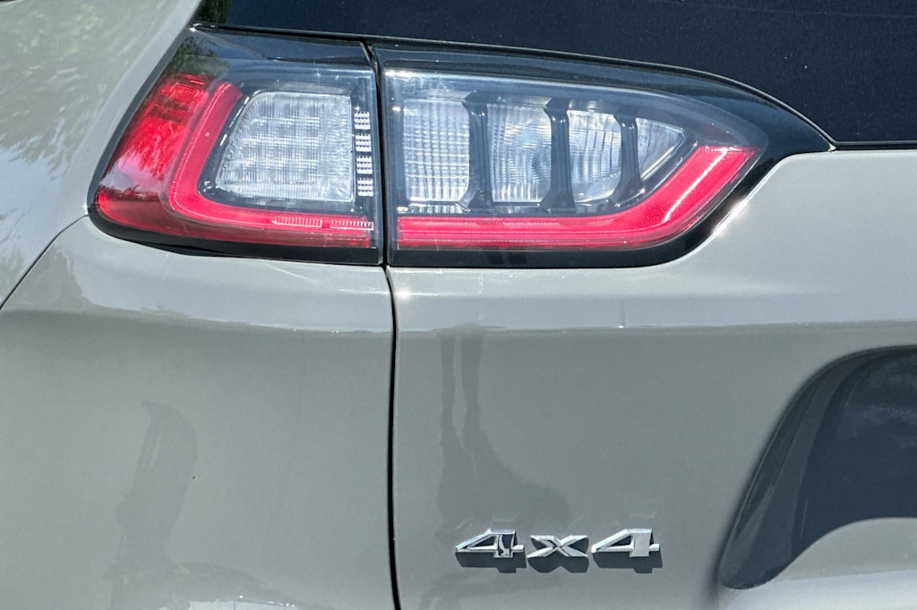 Thumbnail: 2022 Jeep Cherokee - 28