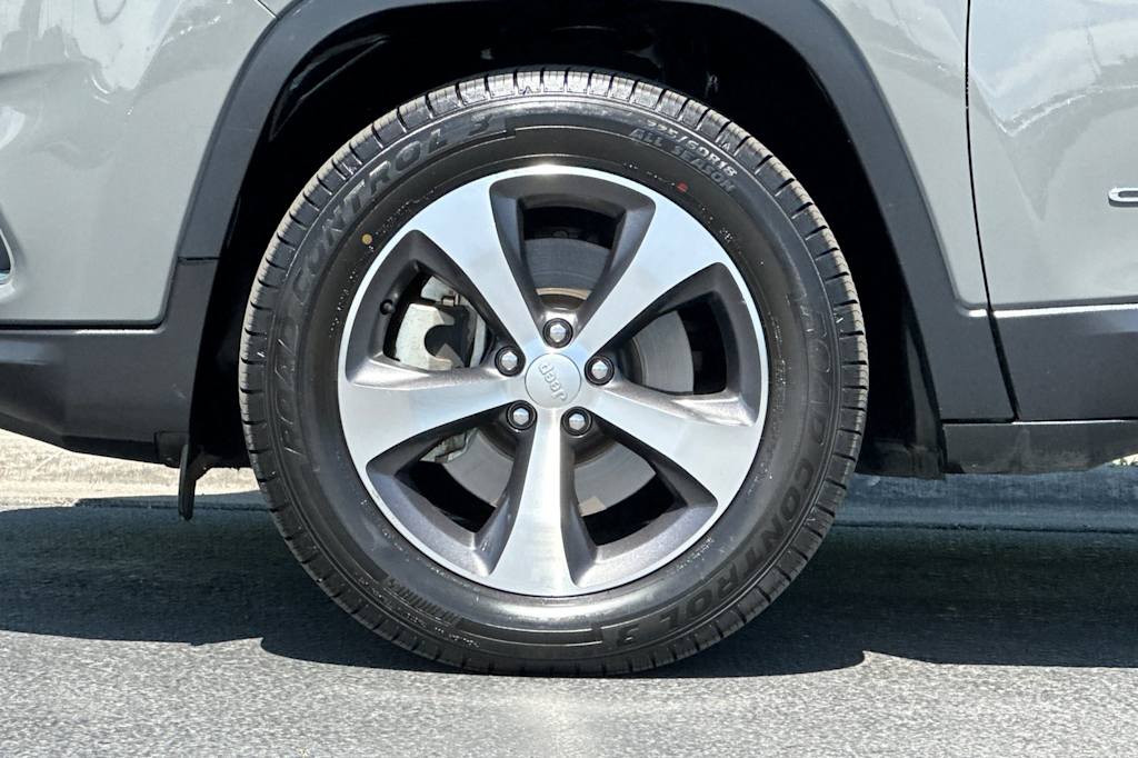 Thumbnail: 2022 Jeep Cherokee - 7