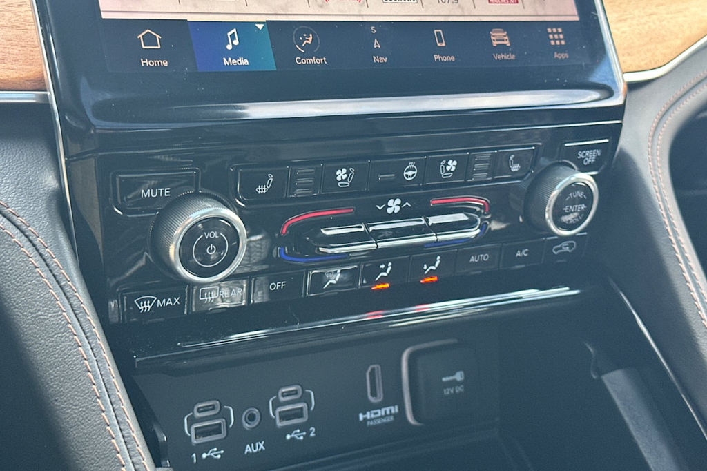 Thumbnail: 2023 Jeep Grand Cherokee L - 24