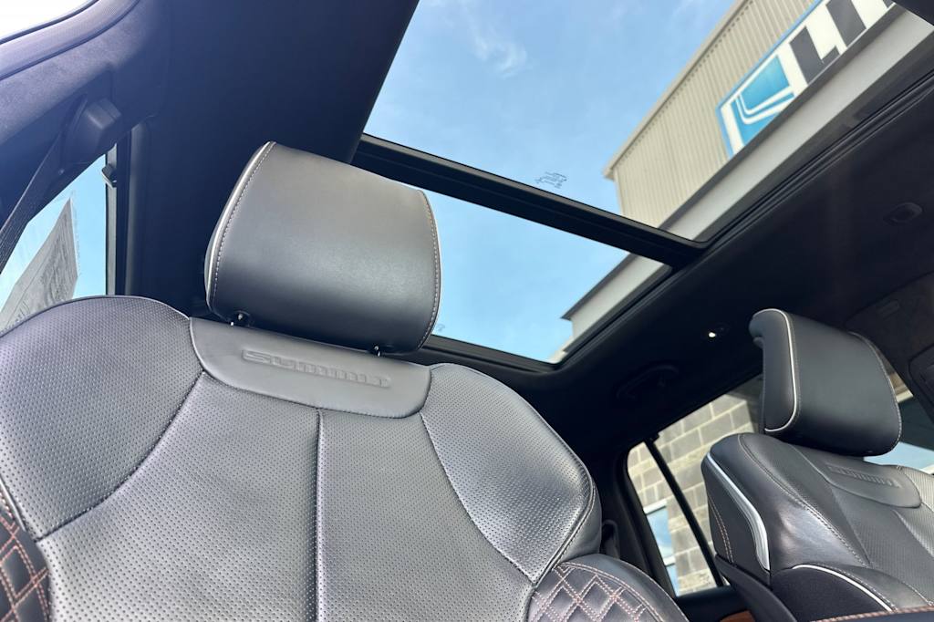 Thumbnail: 2023 Jeep Grand Cherokee L - 21