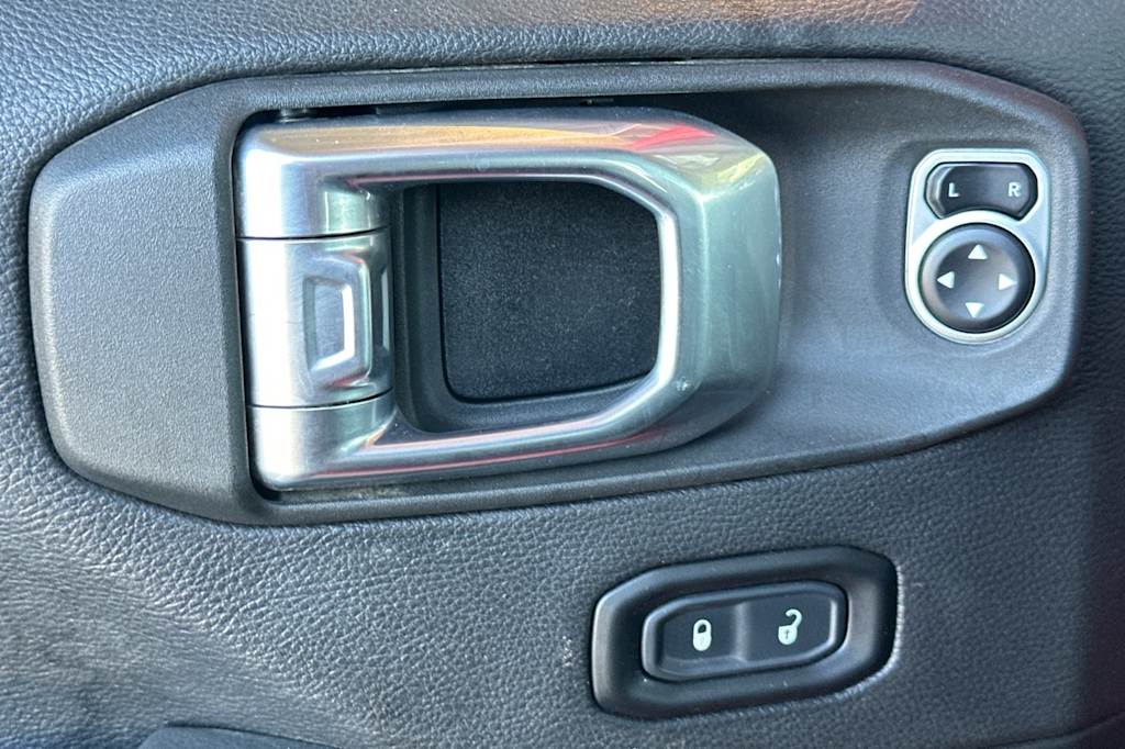 Thumbnail: 2020 Jeep Gladiator - 21