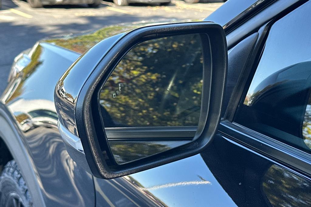 Thumbnail: 2021 Ford Explorer - 9