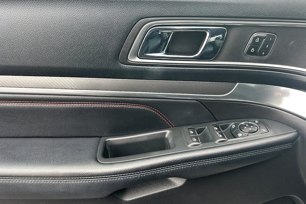 Thumbnail: 2016 Ford Explorer - 19