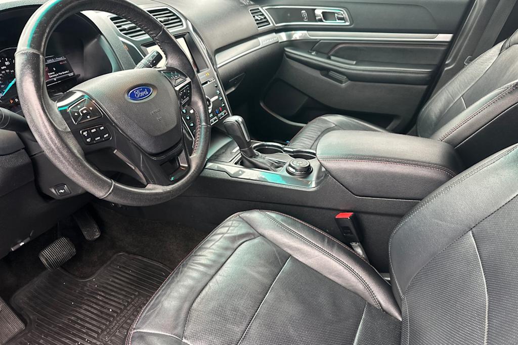 Thumbnail: 2016 Ford Explorer - 8