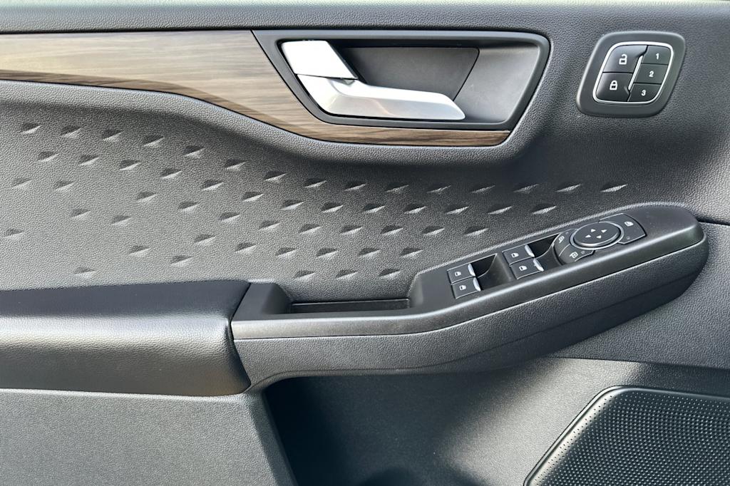 Thumbnail: 2020 Ford Escape - 20