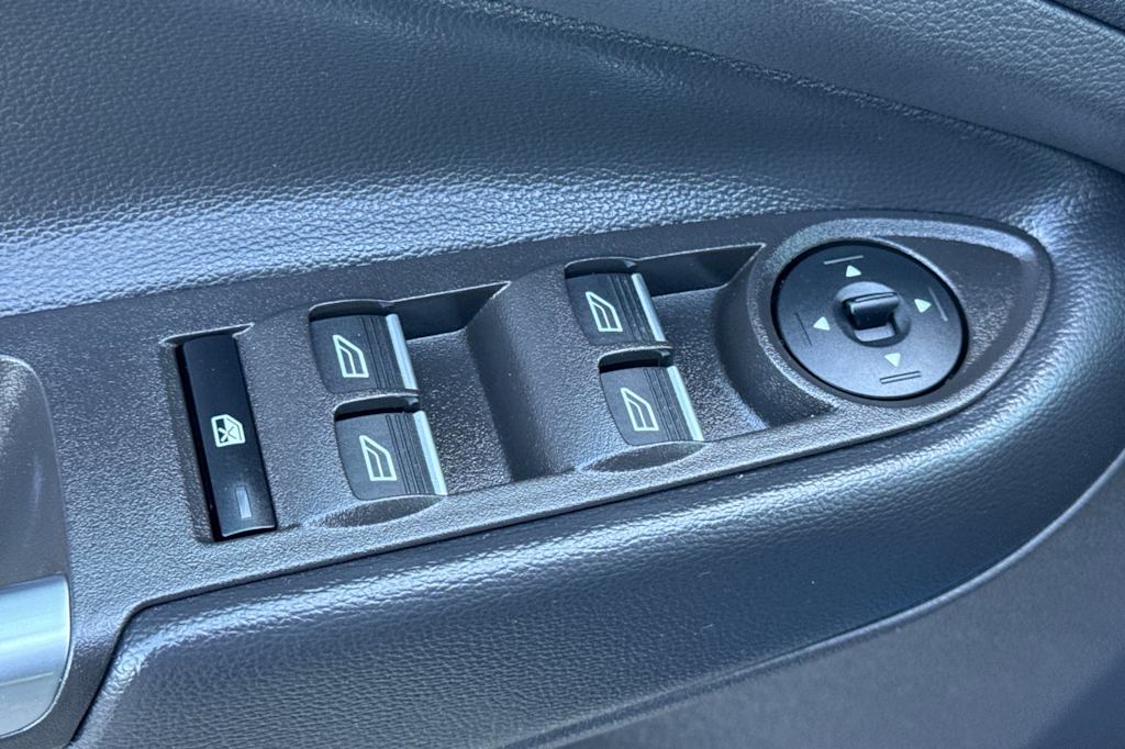Thumbnail: 2019 Ford Escape - 21