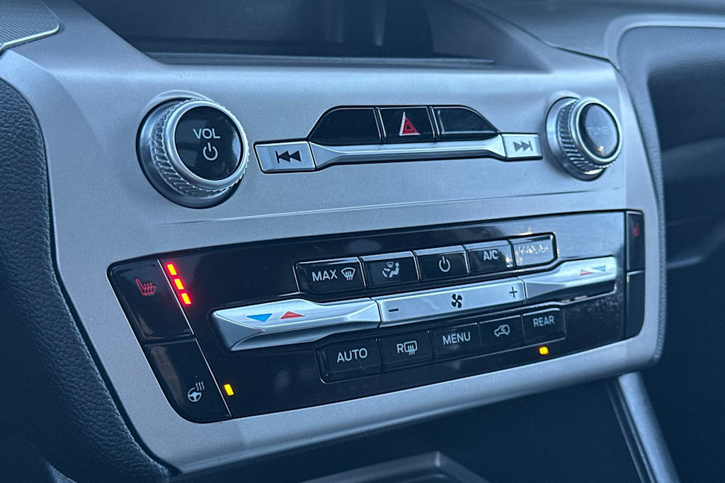 Thumbnail: 2023 Ford Explorer - 25