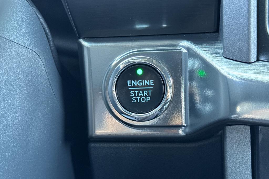 2023 Ford F-150 Lariat 25