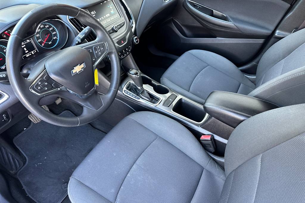 Thumbnail: 2017 Chevrolet Cruze - 9