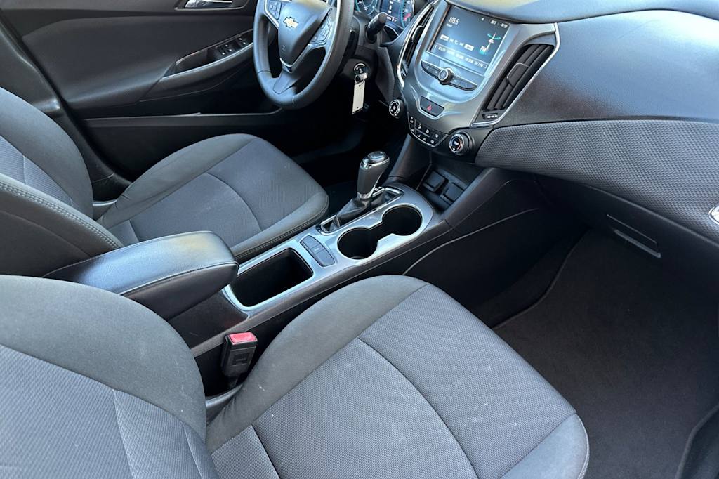 Thumbnail: 2017 Chevrolet Cruze - 12