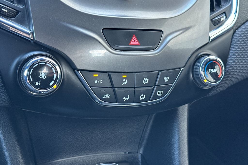 Thumbnail: 2017 Chevrolet Cruze - 23