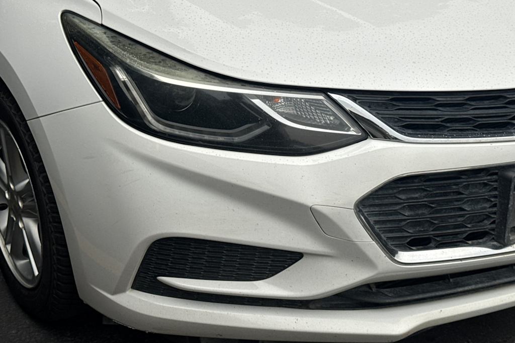 Thumbnail: 2017 Chevrolet Cruze - 9