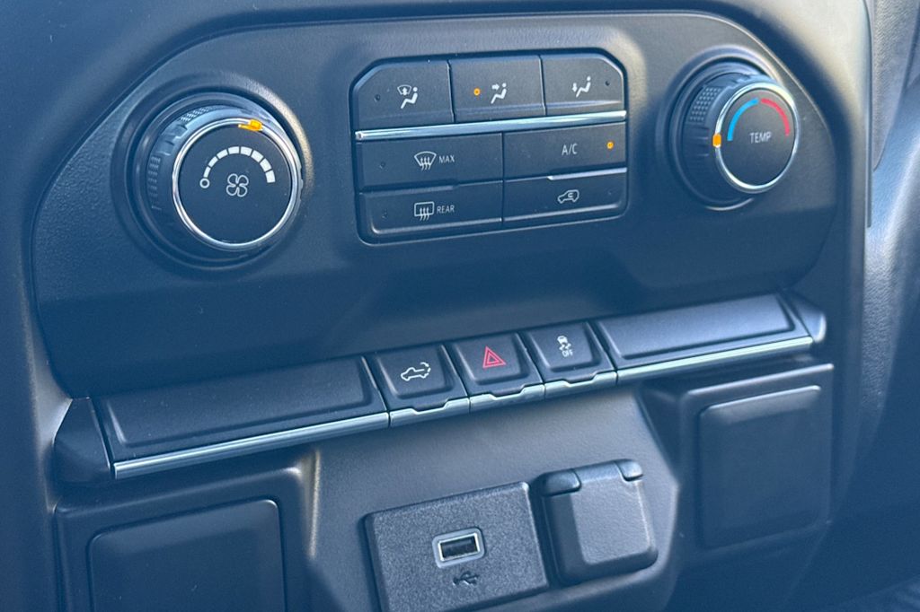 Thumbnail: 2019 Chevrolet Silverado 1500 - 23
