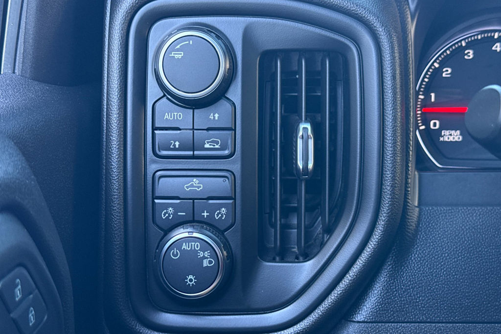 Thumbnail: 2019 Chevrolet Silverado 1500 - 28