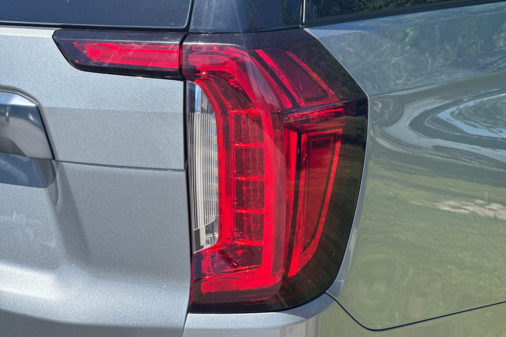 Thumbnail: 2023 GMC Yukon XL - 30