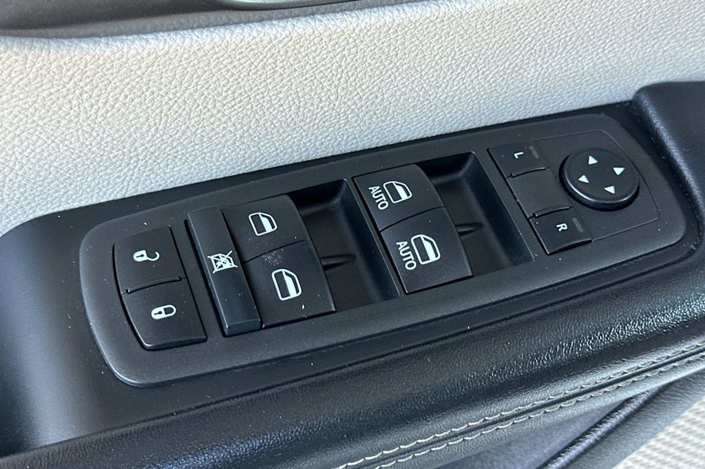 2021 Chrysler Pacifica Touring L 21